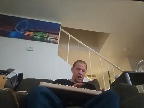 Pokazy przed kamerką – yourMasterisBored