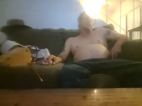 הופעת וובקאם של yourMasterisBored