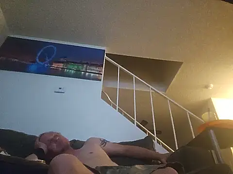 yourMasterisBored's Webcam Show