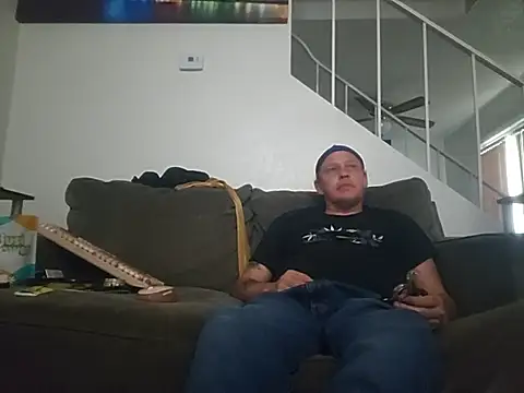הופעת וובקאם של yourMasterisBored