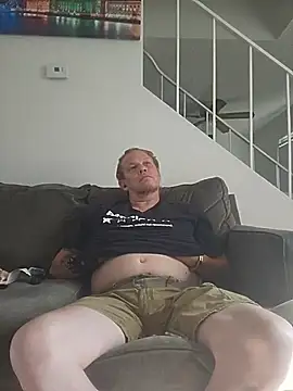 הופעת וובקאם של yourMasterisBored
