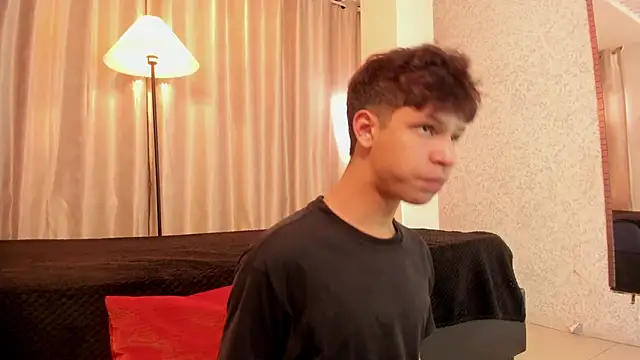 Ethan_qop's Webcam Show