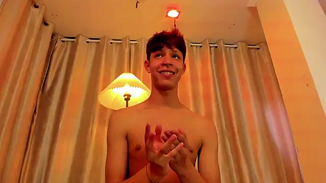 Ethan_qop Show in webcam