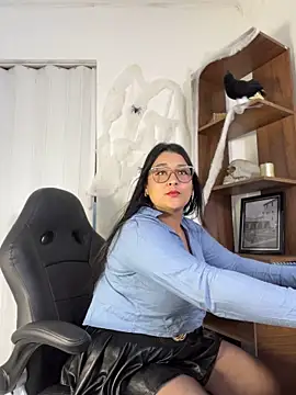 Aslii_Smith Adlı Modelin Canlı XXX Sohbeti