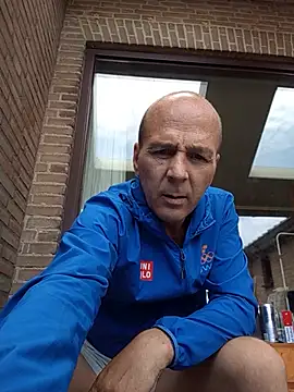 Iulian81 webkamerás műsora