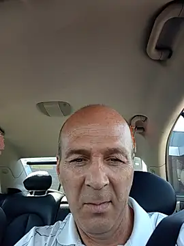 Iulian81 webkamerás műsora