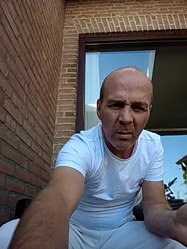 Iulian81 Show in webcam