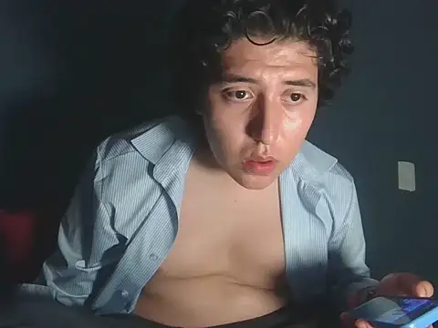 amarte_: διαδικτυακό σόου στην κάμερα