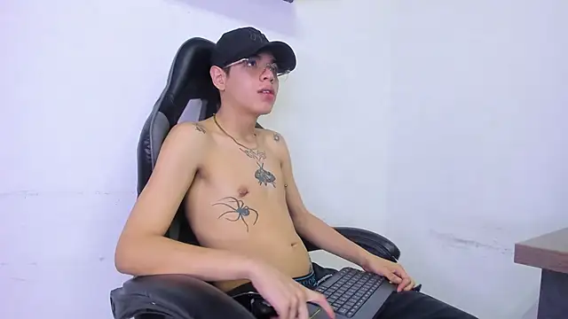 Bennet-Grayy Pertunjukan Webcam