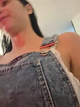 צ'אט XXX בשידור חי של miaeyex