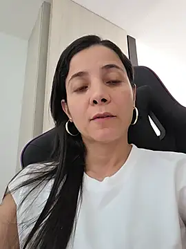Chatroom XXX en direct de miaeyex