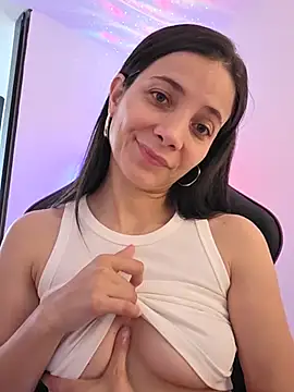 miaeyex's Live XXX Chat