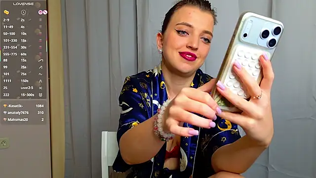 Minnie_mouse_18's Live XXX Chat