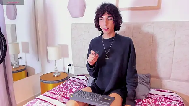 kore_7w7 – webcam-show
