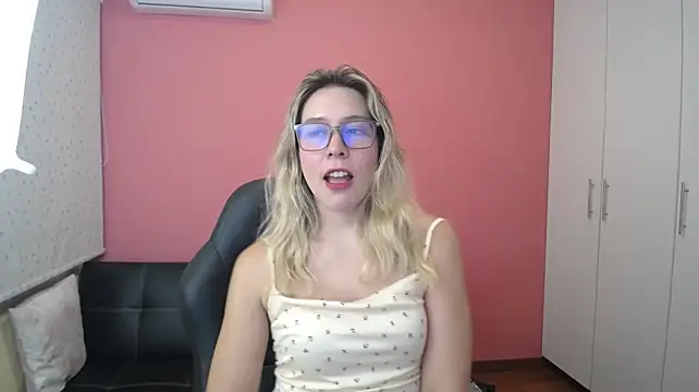 Pertunjukan Kamera Web Dulce_Victoria_