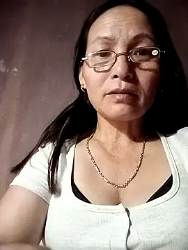 XXX chat uživo modela Cucci07
