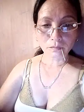 XXX chat uživo modela Cucci07