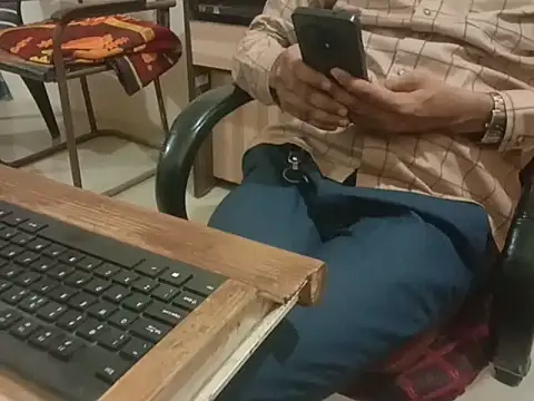 Pertunjukan Kamera Web biger_top