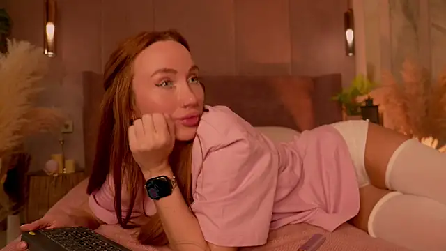 SerenaWest_ élő XXX-chatje