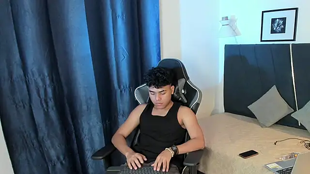 Enzo_love18 网络视讯表演