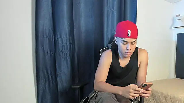 Enzo_love18's Webcam Show