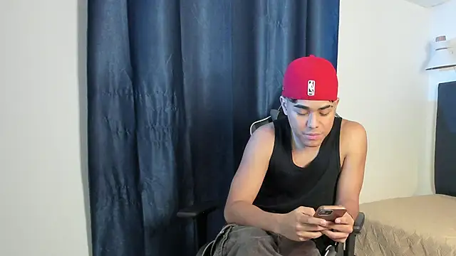 Enzo_love18 Шоу с уебкамера