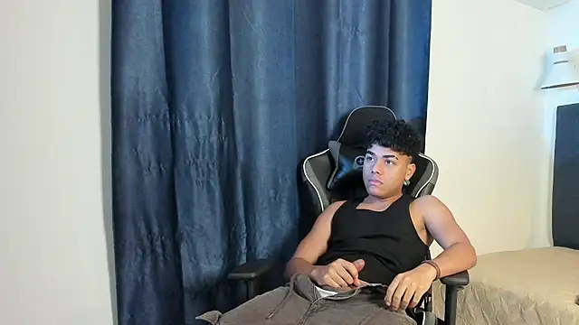 Enzo_love18 webcam show