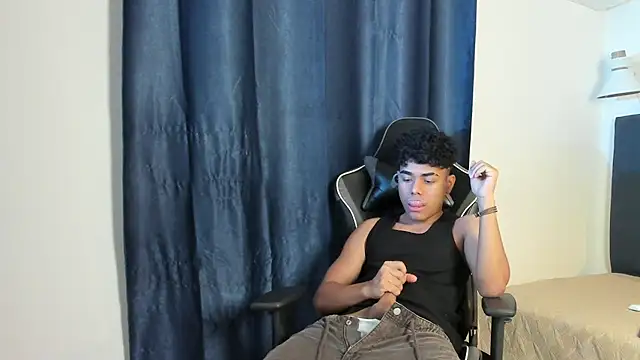 Enzo_love18n Webbikameraesitys