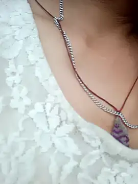 Leiley_98 Adlı Modelin Canlı Sohbet Odası