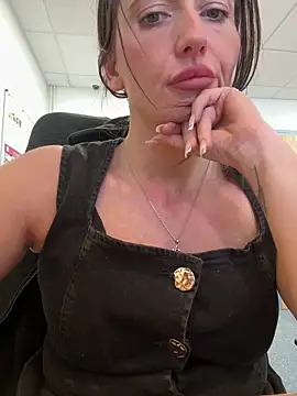 Siren__xxx Adlı Modelin Canlı Sohbet Odası