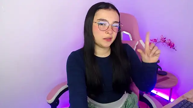 Nahia_Brm's Live XXX Chat