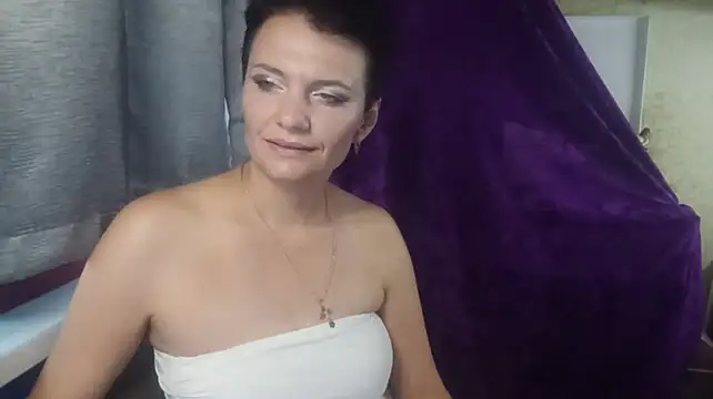 แชท XXX สดของ HotMamaQueen234