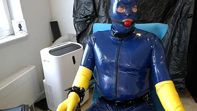 latexslaveboy's Webcam Show