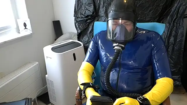 latexslaveboy: διαδικτυακό σόου στην κάμερα