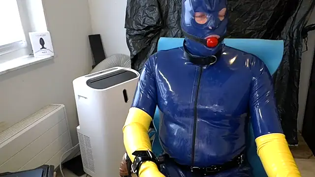 Show modela latexslaveboy na web-kameri