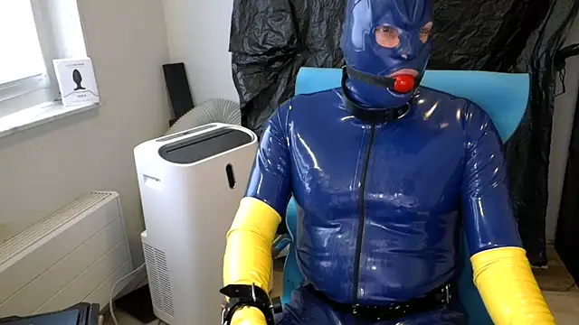 latexslaveboy webcam show