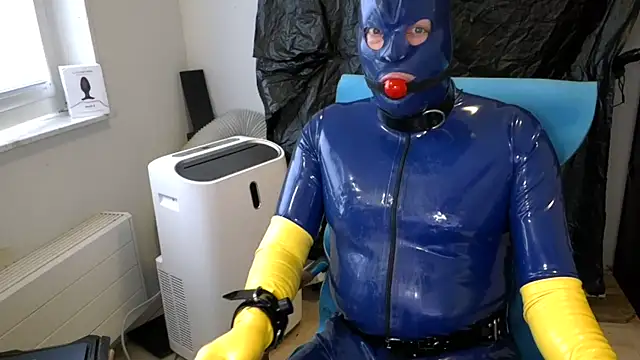 latexslaveboy webcam show
