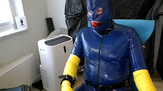 latexslaveboy – Kamerová šou