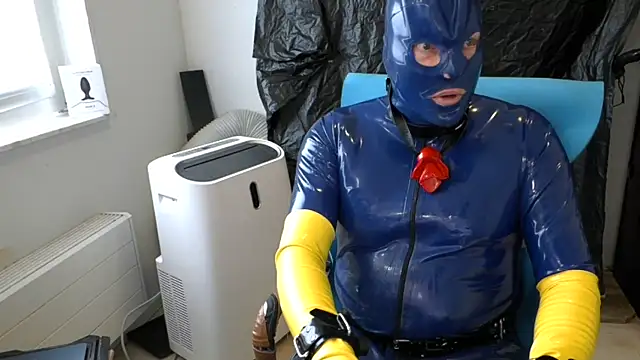 latexslaveboy webcam show