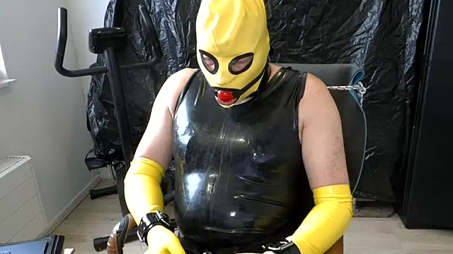 הופעת וובקאם של latexslaveboy