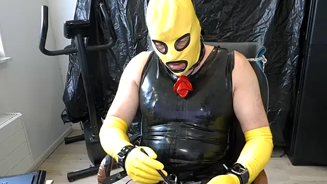 הופעת וובקאם של latexslaveboy