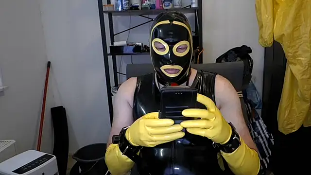 latexslaveboy – Kamerová šou