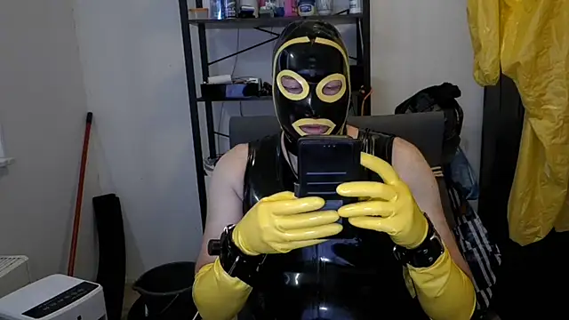 latexslaveboy webcam show