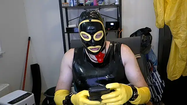 latexslaveboy webcam show