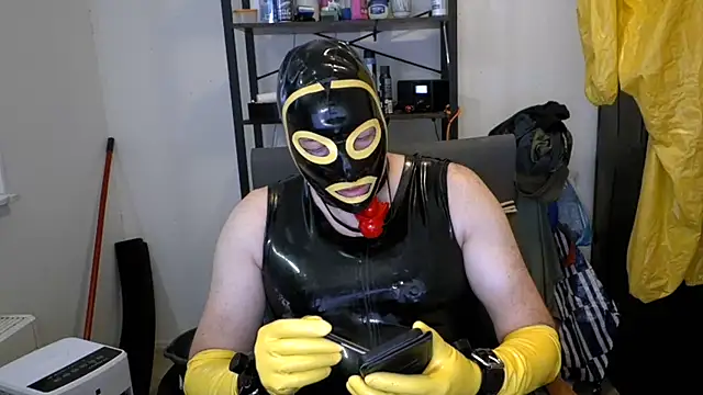 latexslaveboy Show Webcam