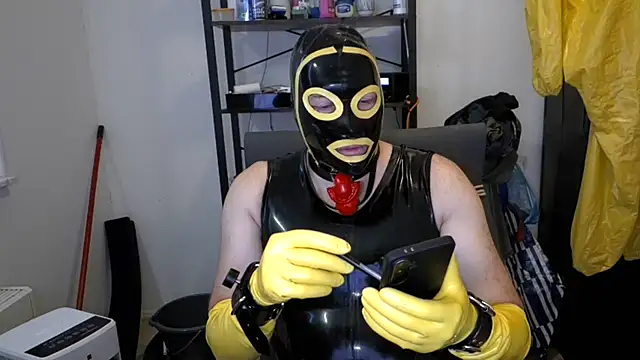 latexslaveboy webcam show