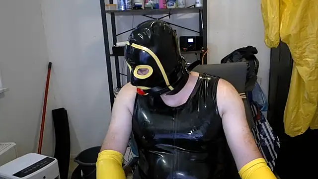 latexslaveboy Show Webcam