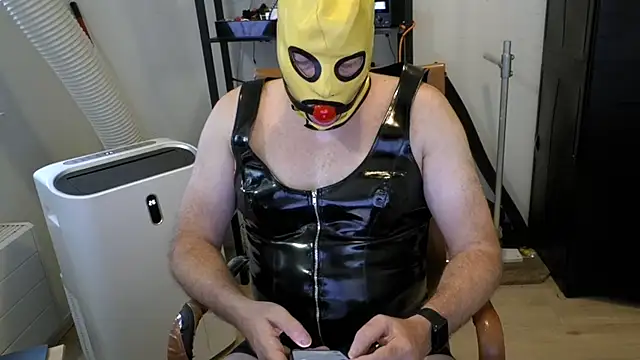 latexslaveboy Show Webcam