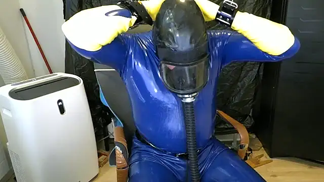 Show modela latexslaveboy na web-kameri