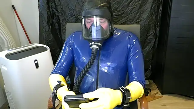 latexslaveboy webcam show
